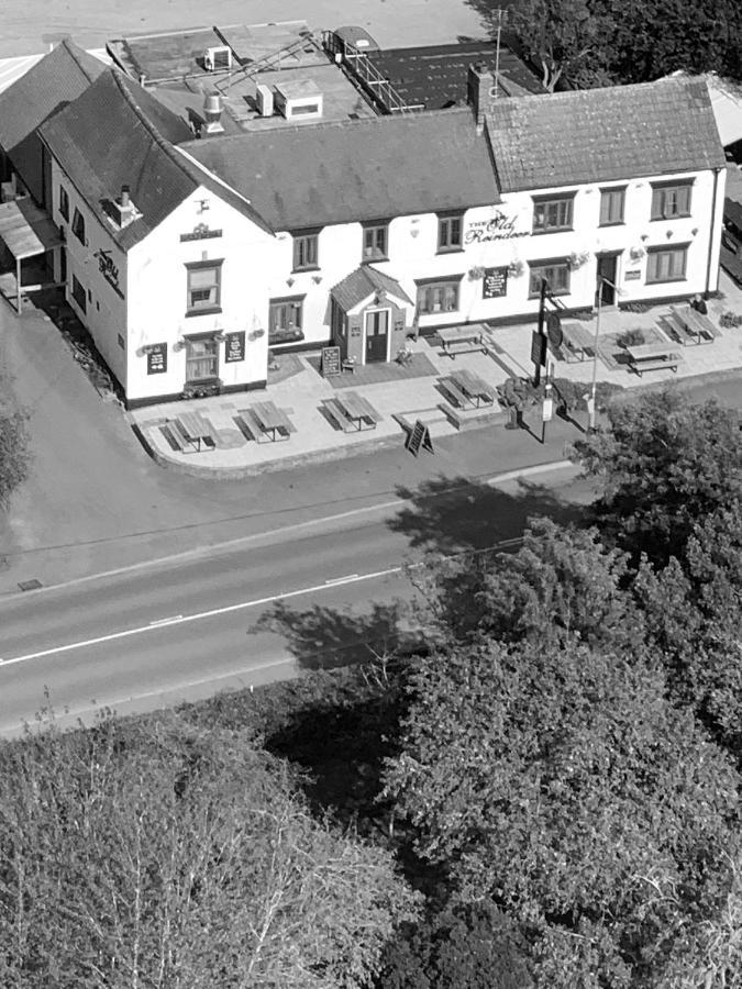 Old Reindeer At Edingley Hotel Farnsfield Exterior photo